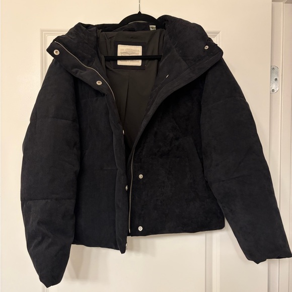 Levi's Jackets & Blazers - Levi's Women's Black Puffer Jacket